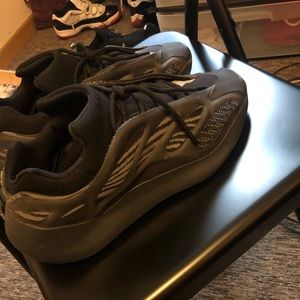 Yeezy 700 Alva v3 black